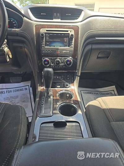 2017 Chevrolet Traverse LT 2LT - zdjęcie 7 z 26 - miniatura