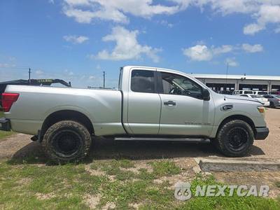 2017 Nissan TITAN XD S Extended Cab Medium Bed - zdjęcie 4 z 31 - miniatura