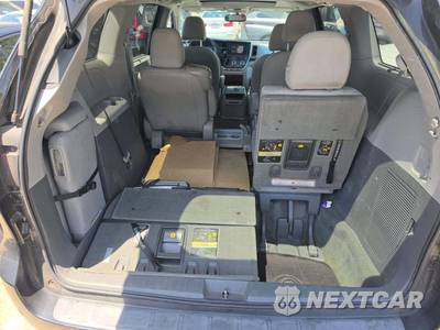 2017 Toyota Sienna Limited 7-Passenger 119.3" WB - zdjęcie 15 z 39 - miniatura