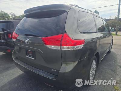 2011 Toyota Sienna XLE 8-Passenger 119.3" WB - zdjęcie 3 z 27 - miniatura