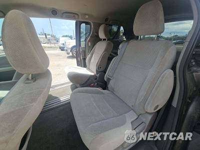 2017 Toyota Sienna LE 8-Passenger 119.3" WB - zdjęcie 13 z 30 - miniatura