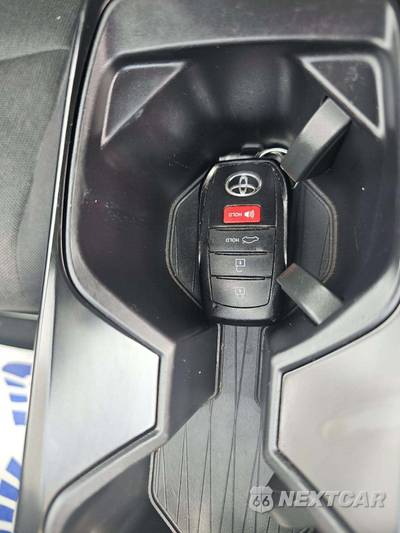 2025 Toyota Camry LE - zdjęcie 8 z 23 - miniatura