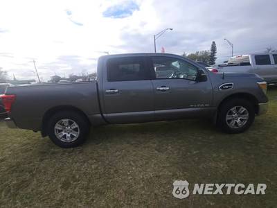 2017 Nissan TITAN SV Crew Cab Short Bed - zdjęcie 5 z 31 - miniatura