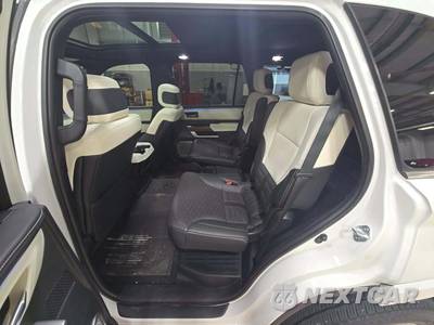 2024 Toyota Sequoia Capstone - zdjęcie 13 z 21 - miniatura