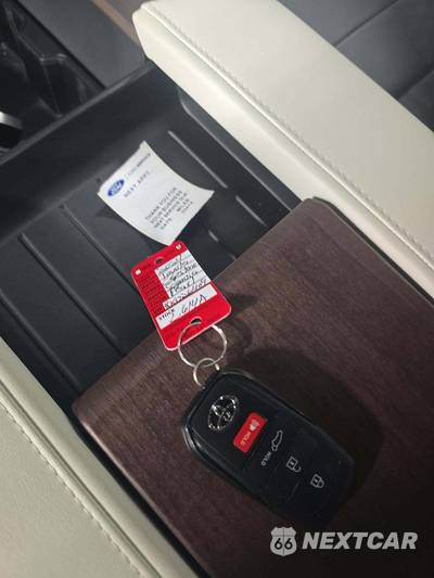 2024 Toyota Sequoia Capstone - zdjęcie 8 z 21 - miniatura