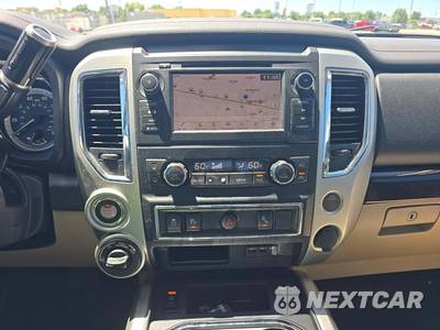 2019 Nissan TITAN SV Crew Cab Short Bed - zdjęcie 7 z 19 - miniatura