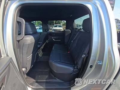 2026 Toyota Tundra Platinum Crew Cab Medium Bed - zdjęcie 10 z 20 - miniatura