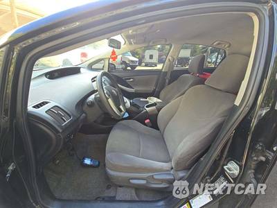 2013 Toyota Prius Two - zdjęcie 6 z 46 - miniatura