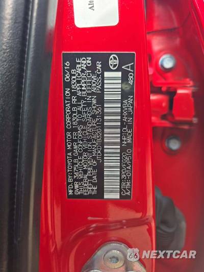 2016 Toyota Prius c Two - zdjęcie 2 z 23 - miniatura