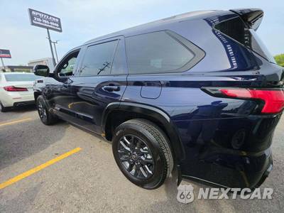 2025 Toyota Sequoia Platinum - zdjęcie 2 z 22 - miniatura