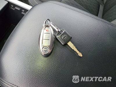 2019 Nissan TITAN SV Crew Cab Short Bed - zdjęcie 5 z 24 - miniatura