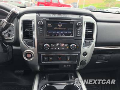 2019 Nissan TITAN SV Crew Cab Short Bed - zdjęcie 7 z 24 - miniatura