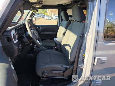2026 Jeep Wrangler 4 Door Sahara - zdjęcie 3 z 19 - miniatura