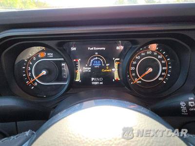 2026 Jeep Wrangler 4 Door Sahara - zdjęcie 6 z 19 - miniatura