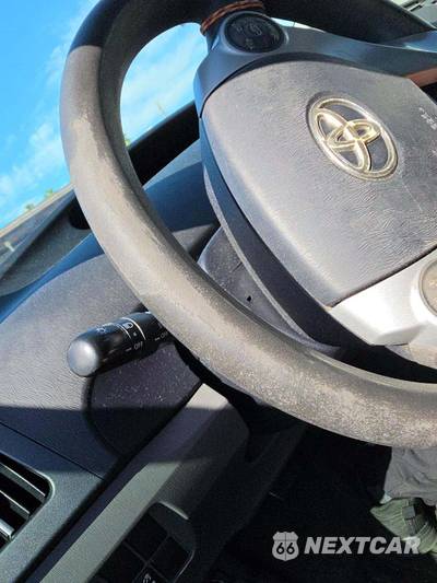 2010 Toyota Prius II - zdjęcie 18 z 37 - miniatura