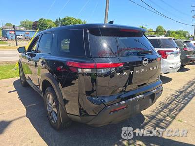 2025 Nissan Pathfinder S - zdjęcie 2 z 24 - miniatura
