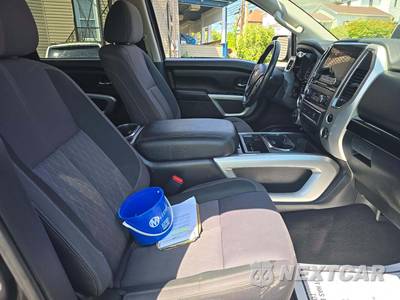 2021 Nissan TITAN SV Crew Cab Short Bed - zdjęcie 18 z 27 - miniatura