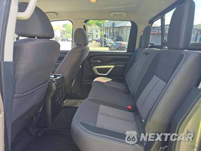 2021 Nissan TITAN SV Crew Cab Short Bed - zdjęcie 13 z 27 - miniatura