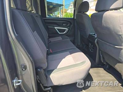 2021 Nissan TITAN SV Crew Cab Short Bed - zdjęcie 16 z 27 - miniatura