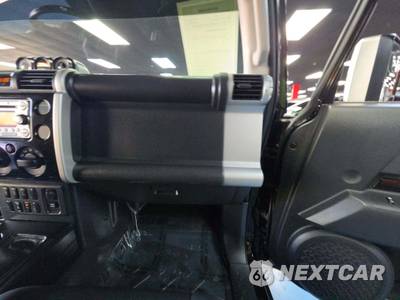 2014 Toyota FJ Cruiser w/Rear Doors - zdjęcie 18 z 20 - miniatura