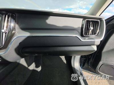 2025 Volvo XC60 B5 Core - zdjęcie 16 z 21 - miniatura