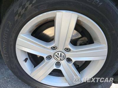 2017 Volkswagen Golf Wolfsburg Hatchback - zdjęcie 33 z 36 - miniatura