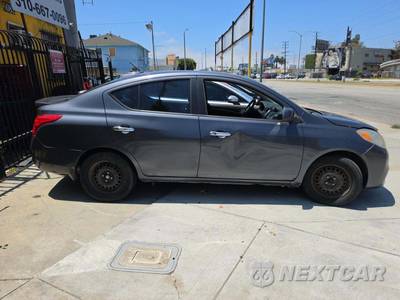 2013 Nissan Versa 1.6 SV - zdjęcie 4 z 38 - miniatura