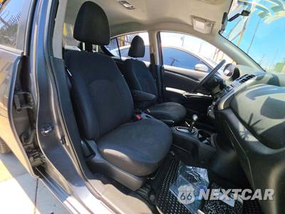 2013 Nissan Versa 1.6 SV - zdjęcie 18 z 38 - miniatura