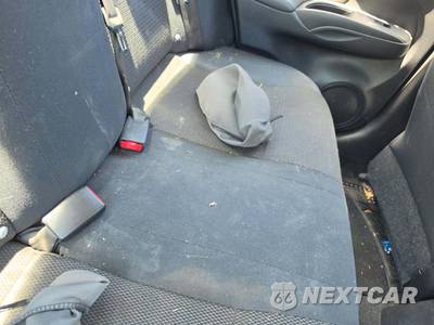 2013 Nissan Versa 1.6 SV - zdjęcie 21 z 38 - miniatura