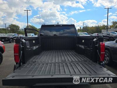 2025 Toyota Tacoma i-FORCE MAX TRD Off-Road Crew Cab Medium Bed - zdjęcie 14 z 26 - miniatura