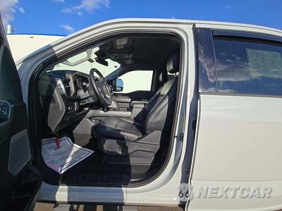 2026 Ford Super Duty F-250 Lariat Crew Cab Medium Bed - zdjęcie 3 z 28 - miniatura