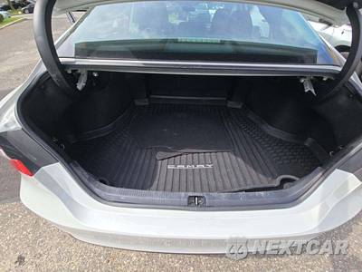2022 Toyota Camry LE - zdjęcie 14 z 24 - miniatura