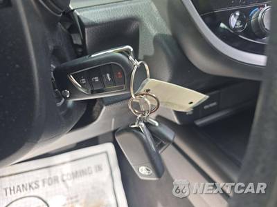 2022 Toyota Camry LE - zdjęcie 8 z 24 - miniatura