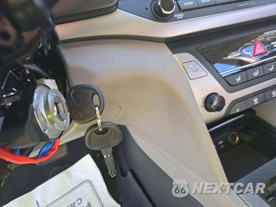 2017 Hyundai Elantra SE Sedan - zdjęcie 8 z 25 - miniatura