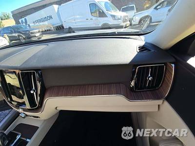 2021 Volvo XC60 Recharge Plug-In Hybrid T8 Inscription Expression - zdjęcie 19 z 23 - miniatura