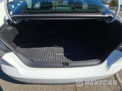 2025 Toyota Camry LE - zdjęcie 14 z 20 - miniatura