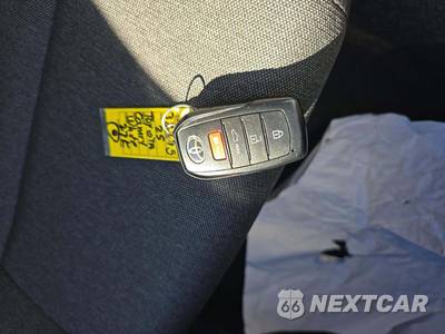 2025 Toyota Camry LE - zdjęcie 8 z 20 - miniatura