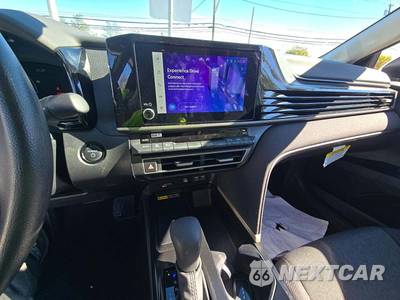 2025 Toyota Camry LE - zdjęcie 10 z 20 - miniatura