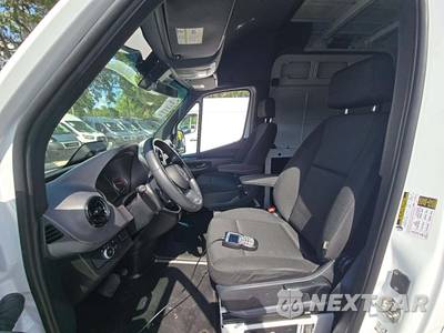 2025 Mercedes-Benz Sprinter 2500 Cargo Van High Roof 170.0" WB - zdjęcie 6 z 23 - miniatura