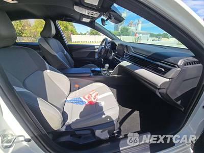 2025 Toyota Camry SE - zdjęcie 17 z 24 - miniatura