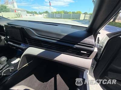 2025 Toyota Camry SE - zdjęcie 18 z 24 - miniatura