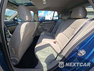 2017 Volkswagen Golf SE Hatchback - zdjęcie 10 z 25 - miniatura