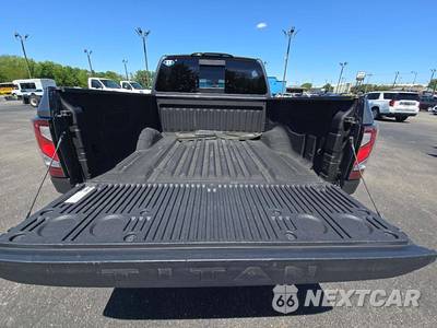 2021 Nissan TITAN PRO-4X Crew Cab Short Bed - zdjęcie 11 z 21 - miniatura