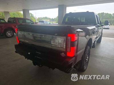 2025 Ford Super Duty F-350 Platinum Crew Cab Long Bed - zdjęcie 3 z 22 - miniatura