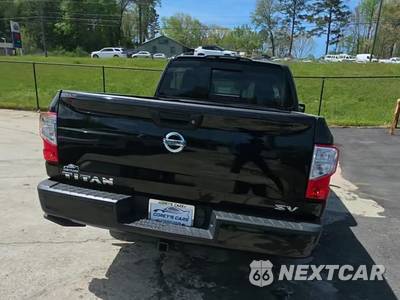 2018 Nissan TITAN SV Crew Cab Short Bed - zdjęcie 4 z 25 - miniatura