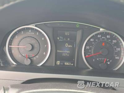 2017 Toyota Camry SE - zdjęcie 6 z 23 - miniatura