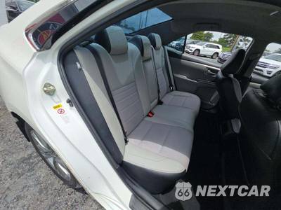 2017 Toyota Camry SE - zdjęcie 13 z 23 - miniatura