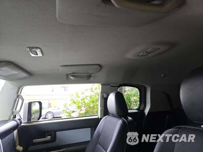 2014 Toyota FJ Cruiser w/Rear Doors - zdjęcie 11 z 20 - miniatura