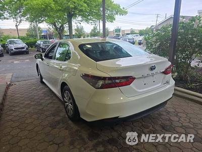 2022 Toyota Camry Hybrid LE - zdjęcie 2 z 20 - miniatura