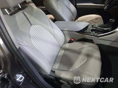 2023 Toyota Camry Hybrid SE - zdjęcie 18 z 21 - miniatura